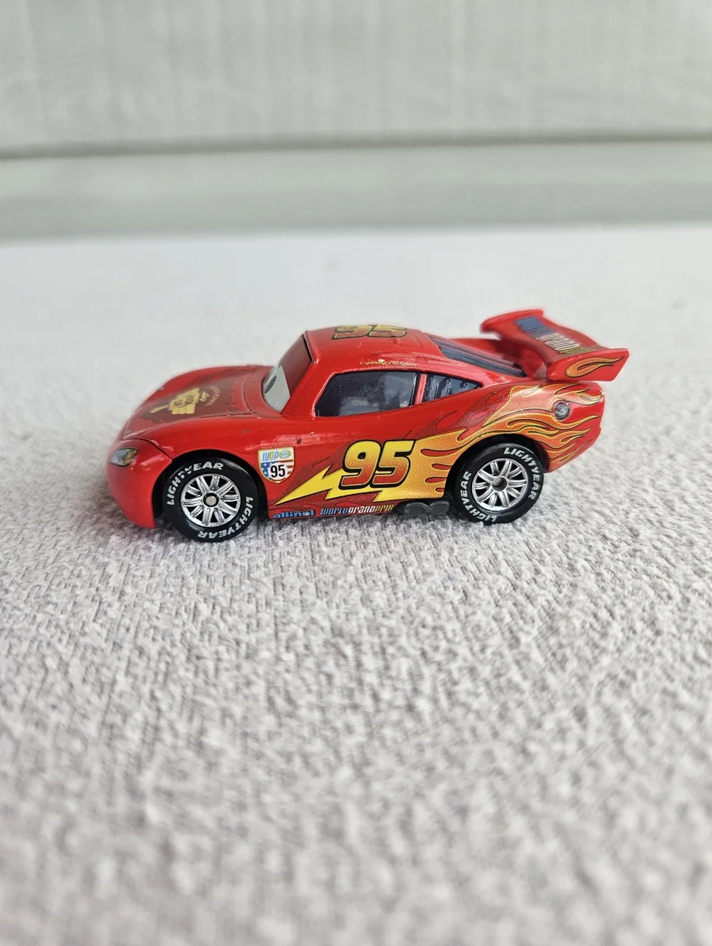Disney Cars 2 Diecast 1:55 Lightning McQueen Mater Finn McMissile Light & Sound